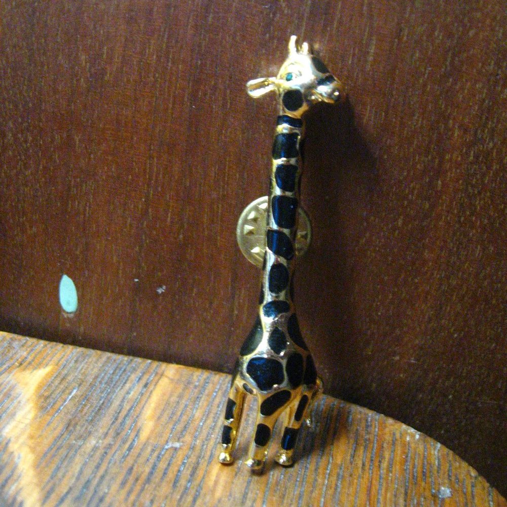 🦒 Giraffe Animal Vintage Tall Lapel Pin Brooch
